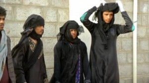 القبض على خلية ارهابية تتنكر بملابس نسائية في طرقها من مأرب الى صنعاء  (7)
