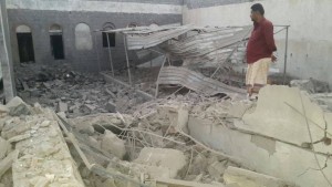 جرائم العدوان السعودي - المبنى اسلكني الذي استهدفته غارات العدوان - بيت الفقية - الحديدة   (3)