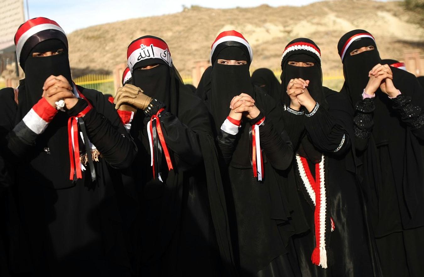 المرأه اليمنية في خطوط المواجهة قبل واثناء العدوان يمانيون