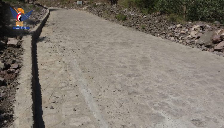 صور افتتاح مشروع رصف طريق نقيل المسجدين بمديرية العدين بإب بمبادرة مجتمعية ٢