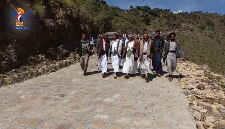 صور افتتاح مشروع رصف طريق نقيل المسجدين بمديرية العدين بإب بمبادرة مجتمعية ٥