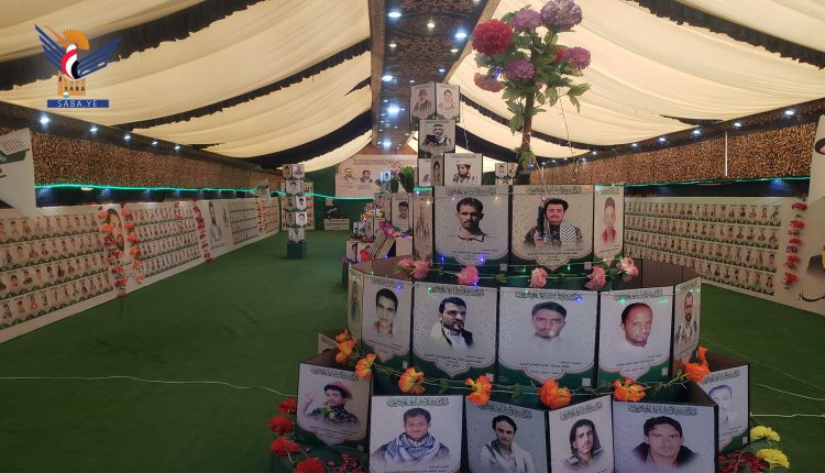 _الحمران والجنيدي يفتتحان معرض صور الشهداء من أبناء المحافظات الجنوبية ٤